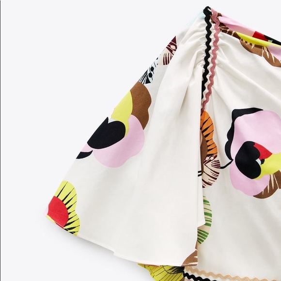 Zara Bloggers Favorite Printed Asymmetric Crop Top - Picture 8 of 11